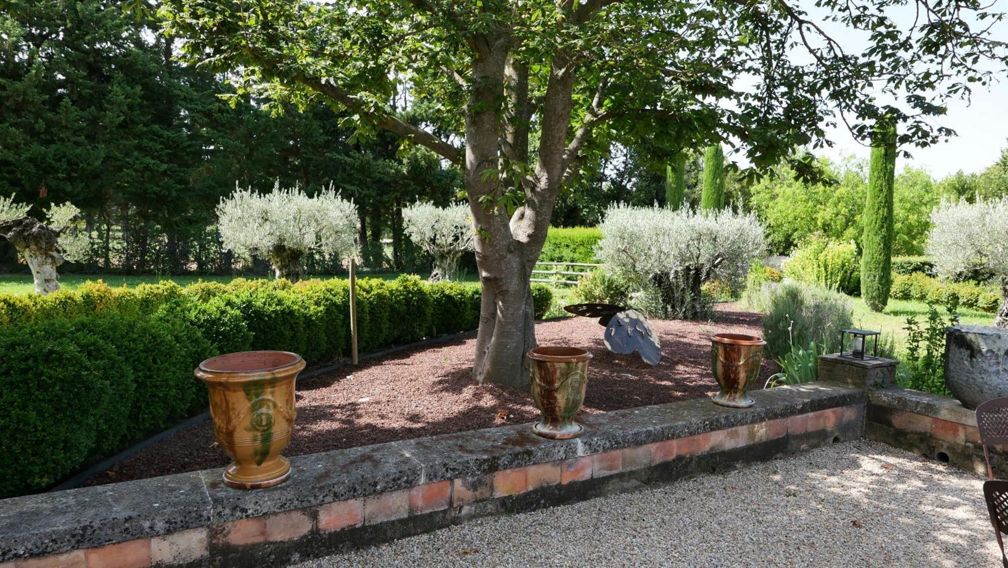 Superbe Mas Provençal 600m2 avec une Superbe Piscine Chauffée et très grand jardin 9000m2, situé au cœur du Luberon en campagne proche de L'Isle sur la Sorgue, 12 personnes, LS2-17 FIGNOULADO Cavaillon Extérieur photo