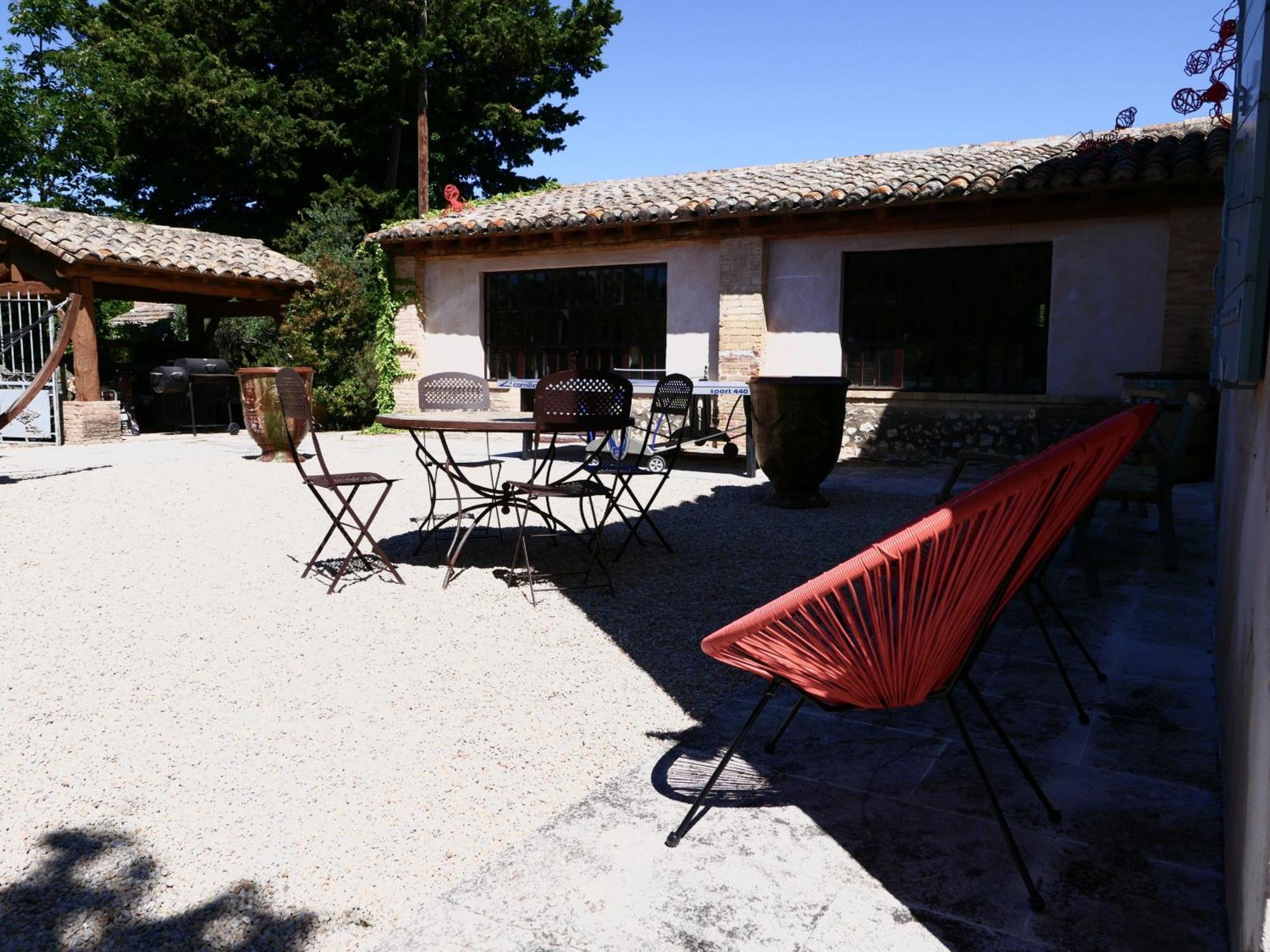 Superbe Mas Provençal 600m2 avec une Superbe Piscine Chauffée et très grand jardin 9000m2, situé au cœur du Luberon en campagne proche de L'Isle sur la Sorgue, 12 personnes, LS2-17 FIGNOULADO Cavaillon Extérieur photo