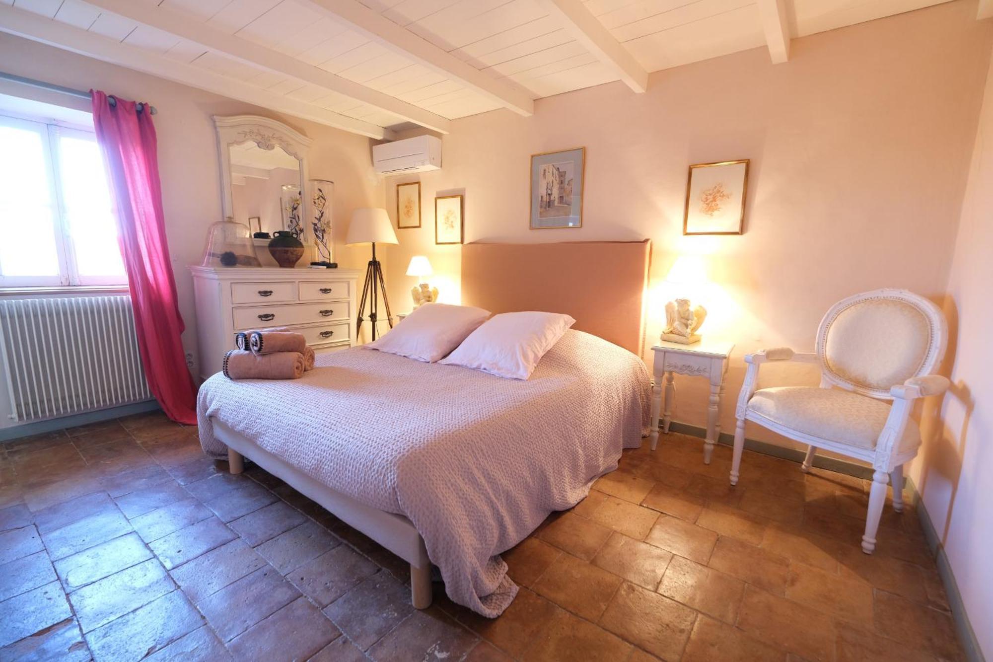 Superbe Mas Provençal 600m2 avec une Superbe Piscine Chauffée et très grand jardin 9000m2, situé au cœur du Luberon en campagne proche de L'Isle sur la Sorgue, 12 personnes, LS2-17 FIGNOULADO Cavaillon Extérieur photo