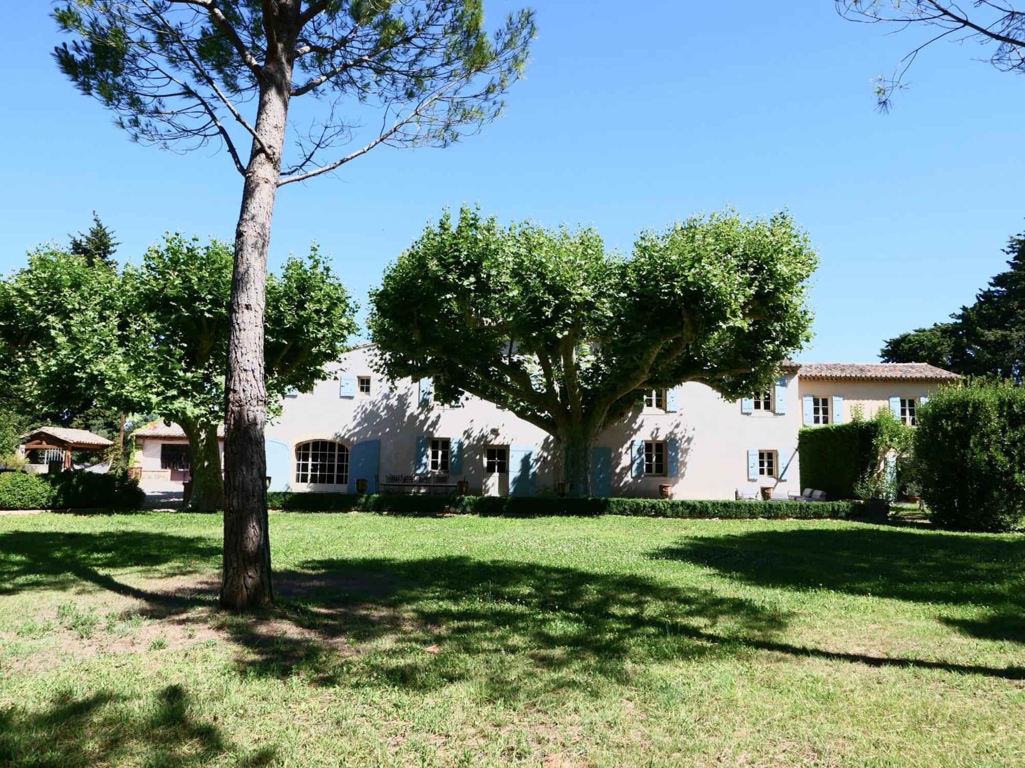 Superbe Mas Provençal 600m2 avec une Superbe Piscine Chauffée et très grand jardin 9000m2, situé au cœur du Luberon en campagne proche de L'Isle sur la Sorgue, 12 personnes, LS2-17 FIGNOULADO Cavaillon Extérieur photo