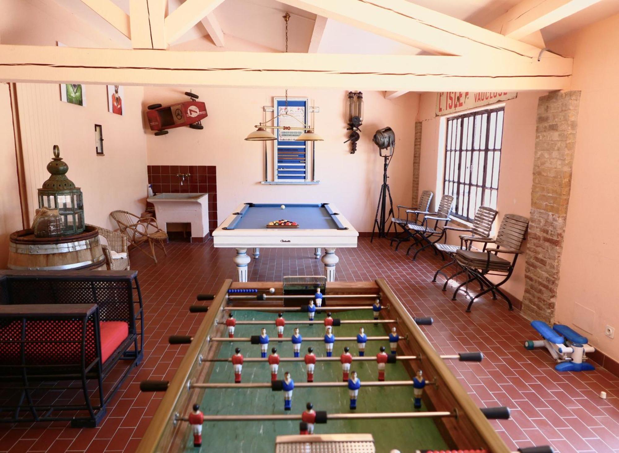 Superbe Mas Provençal 600m2 avec une Superbe Piscine Chauffée et très grand jardin 9000m2, situé au cœur du Luberon en campagne proche de L'Isle sur la Sorgue, 12 personnes, LS2-17 FIGNOULADO Cavaillon Extérieur photo