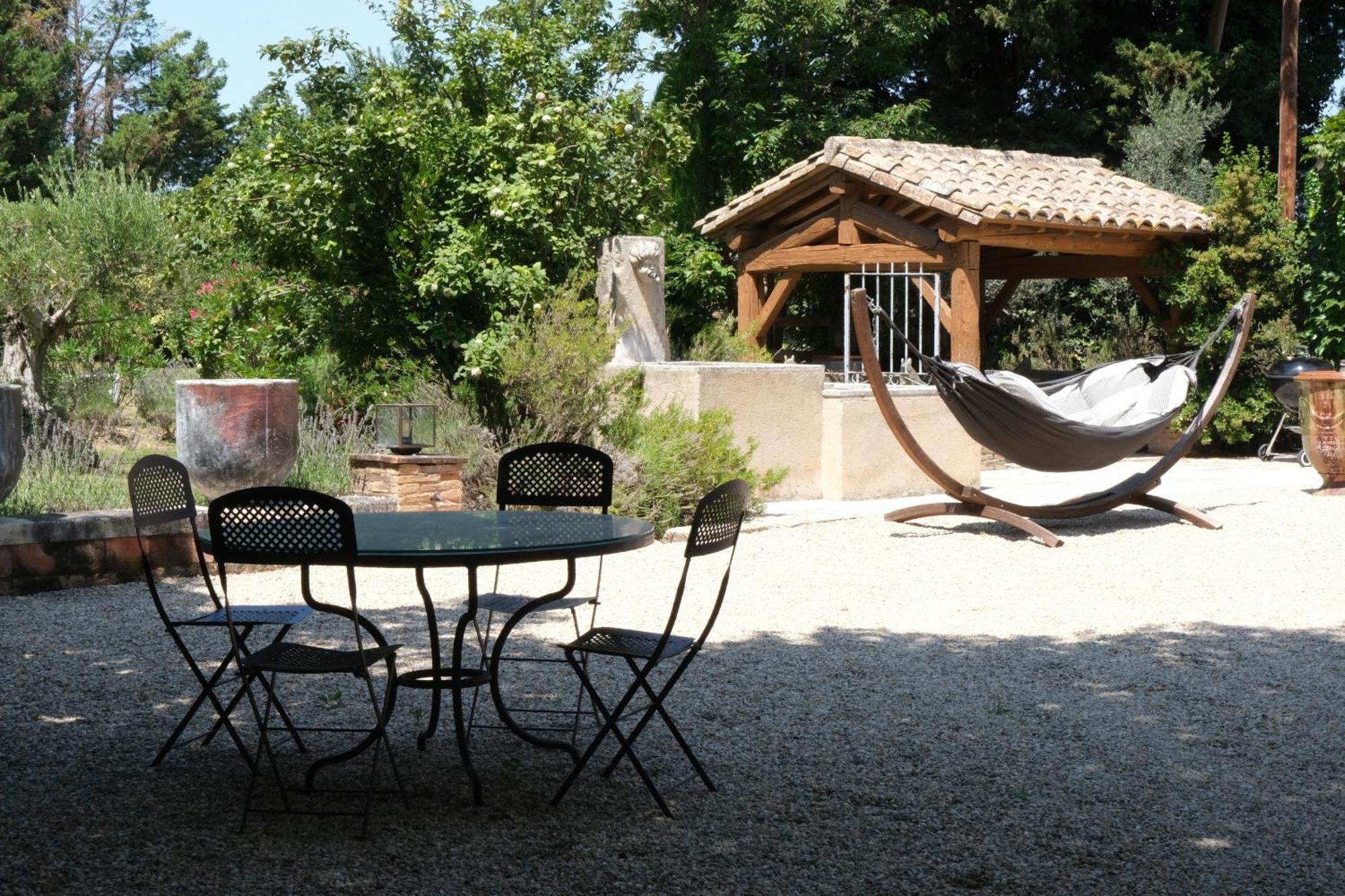 Superbe Mas Provençal 600m2 avec une Superbe Piscine Chauffée et très grand jardin 9000m2, situé au cœur du Luberon en campagne proche de L'Isle sur la Sorgue, 12 personnes, LS2-17 FIGNOULADO Cavaillon Extérieur photo